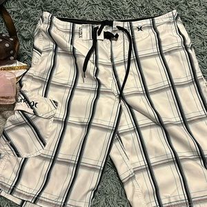 Hurley mens board shorts sz 30 white plaid